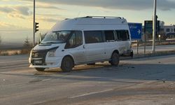 Afyonkarahisar'da öğrenci servisi kazaya karıştı! 18 yaralı!