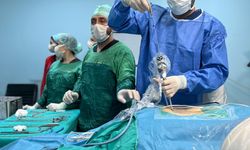 Uşak'ta yapılan endoskopik bel fıtığı ameliyatı canlı olarak izlendi