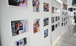 Uşak İletişim öğrencileri, dezavantajlı hayatların fotoğraf sergisini açtı