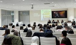 Uşak Üniversitesi’nde “Sağlık İdarecileri Günü” Söyleşisi Düzenlendi