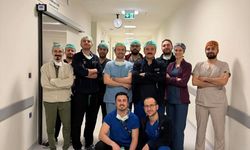 Uşak'taki KBB Uzmanı Dr. Faruk Kadri Bakkal ve beraberindeki ekip, Kütahya'daki ilk ses teli naklini yaptı