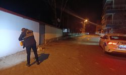 Uşak Banaz 31 Ağustos İlkokulu'nun arkasında sırtından bıçaklanan 1 kişi yaşam savaşı veriyor