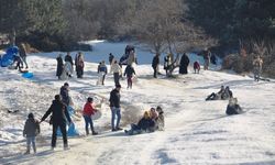 Kütahya'da yağan kar insanları eğlendirdi