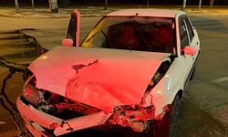 Afyonkarahisar'da iki otomobil çarpıştı, 4 yaralı!