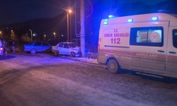 Kütahya'da otomobil direğe çarptı, 2 yaralı!