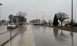 Afyonkarahisar'da sağanak hayatı olumsuz etkiledi