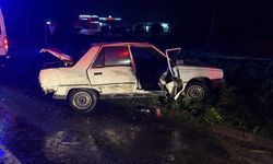 Manisa'da tır ile otomobil çarpıştı; 3 yaralı!