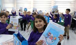 İzmir'de öğrenciler karne heyecanı yaşadı