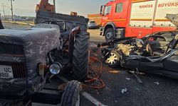 Manisa'da traktör ile otomobilin çarpıştı; 1 ağır yaralı!