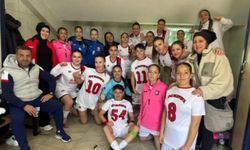 Uşak Kadın Futbol Takımı, Antalya'da gol olup yağdı!