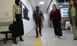 Uşak'ta görme engellilerin yaşadığı zorluğu anlamak için gözde bant ve bastonla yürüdüler