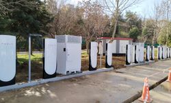 Tesla'nın hızlı 12 ünitelik şarj istasyonu Uşak'a da kuruldu