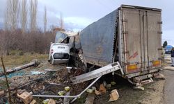 Çarık Köyü Kavşağında tır kontrolden çıktı !