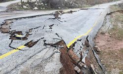 Uşak'taki çöken yol için konuştu! İşçilik hiç iyi değil!
