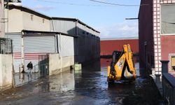 Uşak'taki su baskınları nedeniyle mağdur olan esnafa geçmiş olsun mesajı verdi