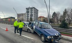 Uşak'ın en işlek köprüsünde zincirleme kaza, 4 yaralı!