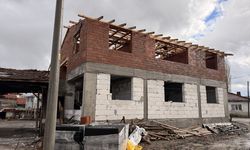 Kütahya'da yanan 2 katlı ev el birliği ile inşa ediliyor