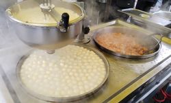 Uşak'ta merhum Necmettin Erbakan için lokma döktürüldü!