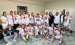 Uşak Kadın Futbol Takımı, dolu dizgin! Üst lige çıkmak için yoğun mesai!