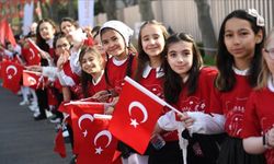 Yarın okullar ilk ders zili ile kırmızı beyaza bürünecek!