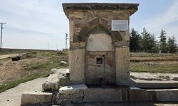Uşak Koyunbeyli'de 35 yıldır akmayan 172 yaşındaki çeşme yeniden hayat buldu