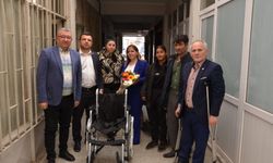 Uşak Kahveciler Odası, 1 engelli vatandaşın derdine çözüm için tekerlekli sandalye hediye etti