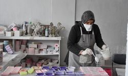 Afyon Çobanlar'daki kadınlar aile ekonomisine katkı sağlıyorlar