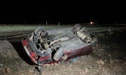 Uşak ve Sivaslı yolu üzerinde 2 otomobil çarpıştı! Araçlardan biri takla attı!