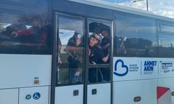 Uşak'ta Balıkesir ekibinin taraftarını taşıyan otobüse taşlı saldırı