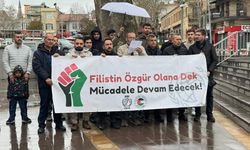 Uşak'taki STK'lar İsrail ve ABD'ye Uşak Ulu Camii önünde tepki gösterdiler