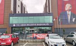 Uşak Belediye Başkanı Özkan Yalım için başlayan demokrasi nöbetinde erken havlu atıldı