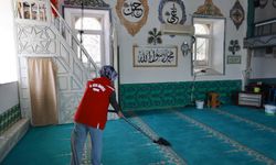 Uşak’ta cami temizleme çalışmaları devam ediyor