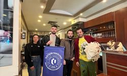 Uşak'taki esnafa ve vatandaşa bez çanta kültürünü aşılamak için çalışma yaptılar