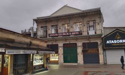 Uşak'taki sarraf esnafı altın satışlarını ağrı aksak devam ettiriyor