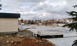 Uşak'ın merkezine 48 elektrikli otomobilin şarj edileceği 800 araçlık yeraltı otoparkı yapıldı