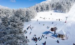 Uşak'tan hafta sonları yoğun olarak gidilen Murat Dağı'nda kar kalınlığı 109 santimetre!