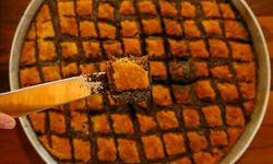 Uşak'ın Ulubey Kanyonlarındaki cam terasta zini hamursuzu pişirdi