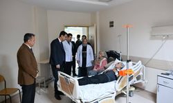 Uşak Valisi Kartal, iftar vesilesiyle hastaları ziyaret etti.