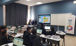 Uşak Elmalıdere Ortaokulu öğrencilerine robotik kodlama eğitimi verildi