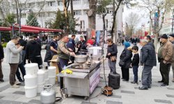 Uşak’ta, okul saldırısı üzerine hayatını kaybedenler için lokma döküldü!