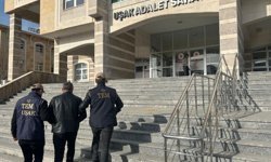 Uşak'ta FETÖ üyesi olduğu için hapis cezası olan bir kişi cezaevine kondu