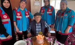 Uşak’ın komşusu Çivril’de 91 yaşındaki Hidayet Erday'a doğum günü sürprizi
