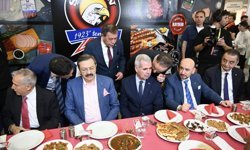 Uşak'ın baklavası, tarhanası, halısı ve kilimini dünyaya tanıtmaya devam ediyorlar