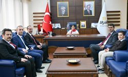 Uşak Valisi Serdar Kartal makam koltuğunu temsili olarak çocuklara devretti