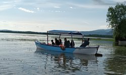 Uşak'ın komşusu Çivril'deki nilüferlerle bezenen Işıklı gölü, tekne turlarına hazırlanıyor