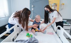 Kadir Efe bebek, erişkin ince bağırsak nakliyle sağlığına kavuştu