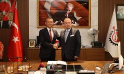 Muhalif medyanın dilindeki soru:  Özgür Özel, Özkan Yalım’ neden  hala partiden atmıyor!