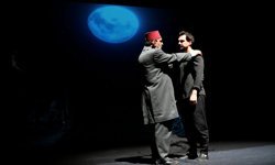 Uşak’ta ünlü oyuncu Ahmet Yenilmez tarafından tiyatro oyunu sahnelendi