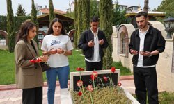 Uşak Üniversitesi öğrencilerinin projesi kapsamında şehitlik ziyareti yapıldı