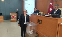 Uşak İl Genel Meclisi Başkanı Aynur Yurtsever oldu